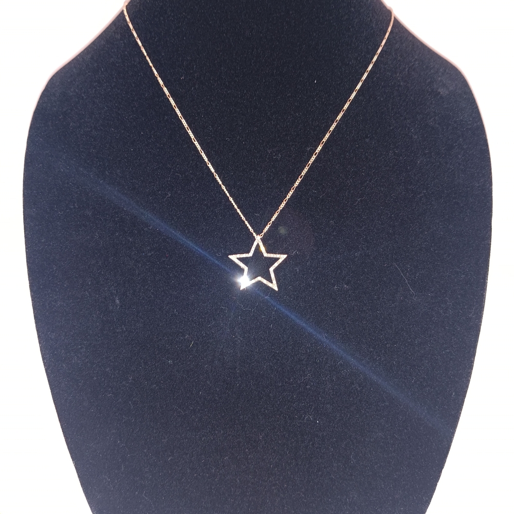 Elegant Silver Star Pendant Necklace - Picture 2 of 10
